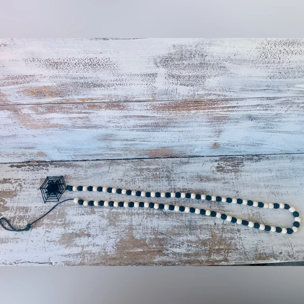 Primitives by Kathy decorative garland